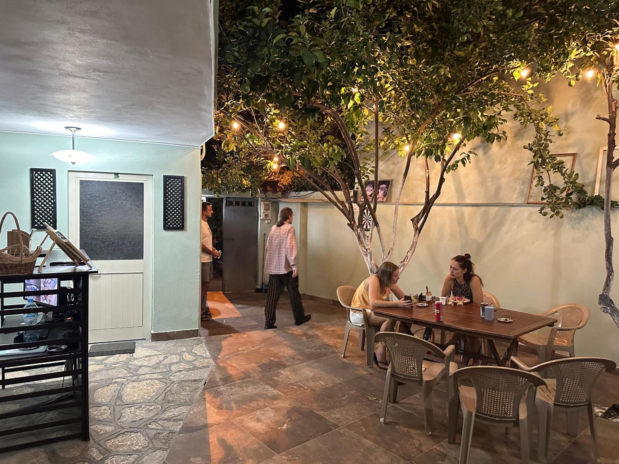 Tirana Lemon Breeze Hostel Exterior photo