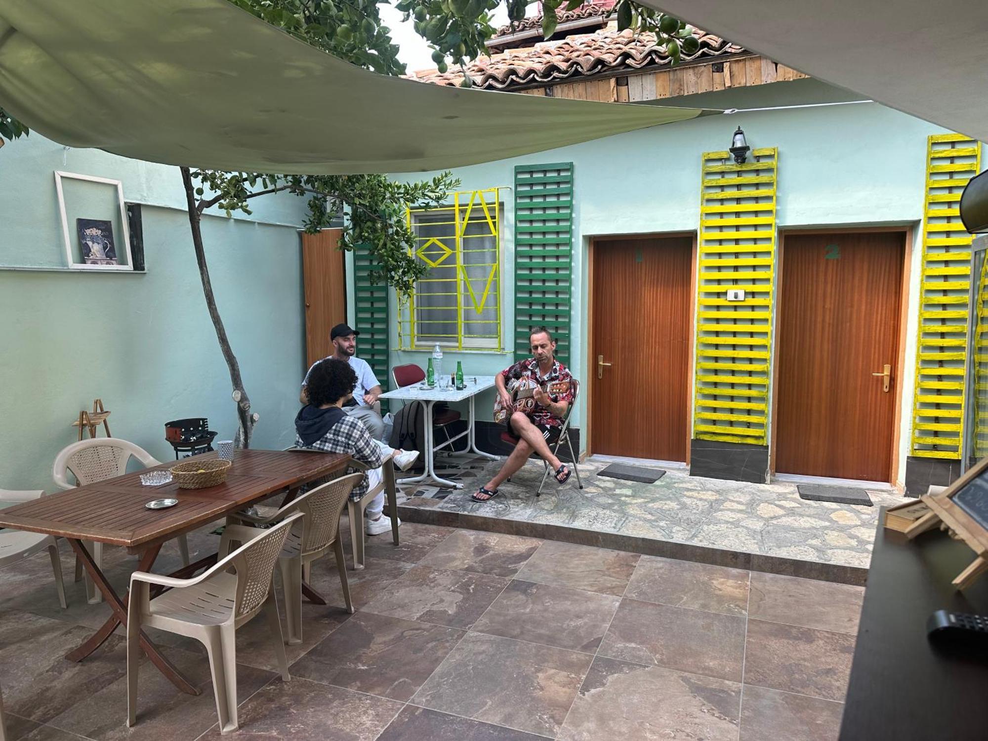 Tirana Lemon Breeze Hostel Exterior photo
